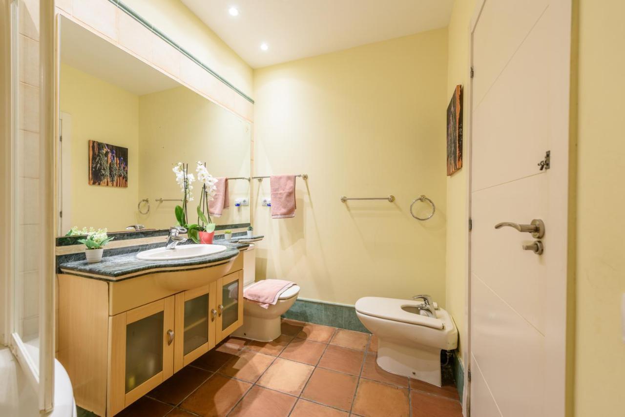 Ramblasrentals Chic & Spacious Flat Pool Table 15M Ramblas - Parking - Wifi Barcellona Esterno foto