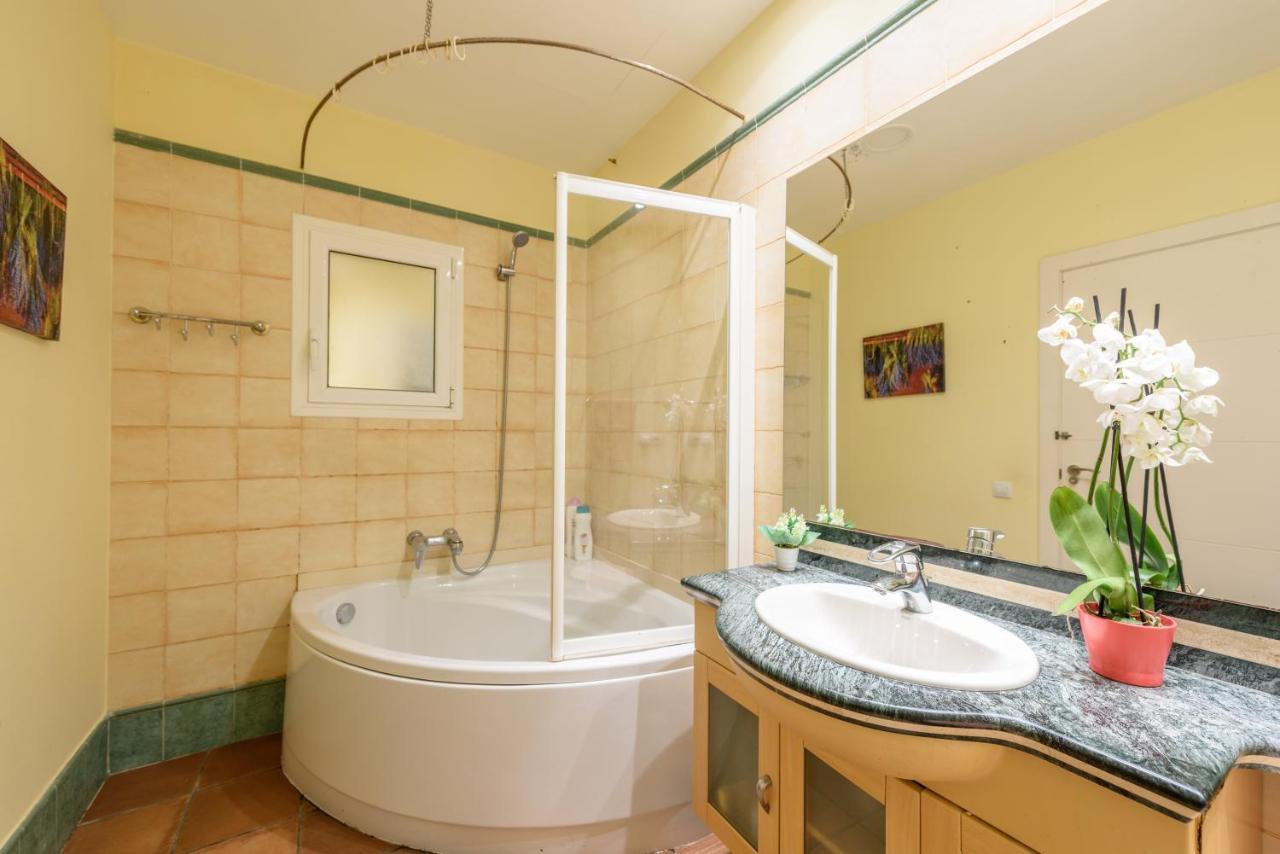 Ramblasrentals Chic & Spacious Flat Pool Table 15M Ramblas - Parking - Wifi Barcellona Esterno foto